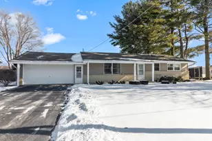 304 S State St, Poplar Grove, IL 61065 - Photo 1