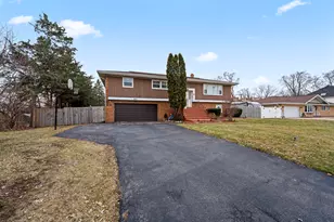 8111 W 91st St, Hickory Hills, IL 60457 - Photo 1