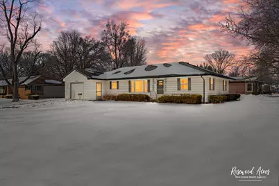 160 E Pendexter Avenue, Watseka, IL 60970 - Photo 1