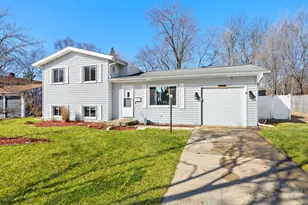 934 Nottingham Ln, Crystal Lake, IL 60014 - Photo 1