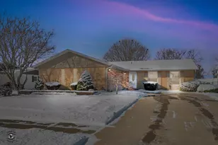 817 Stonewall Dr, Bourbonnais, IL 60914 - Photo 1