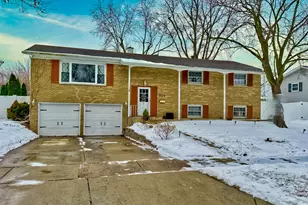 1117 E Pratt Dr, Palatine, IL 60074 - Photo 1