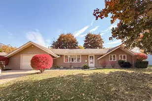 1904 Winston Ln, Schaumburg, IL 60193 - Photo 1