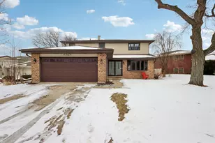 922 Dearborn Cir, Carol Stream, IL 60188 - Photo 1