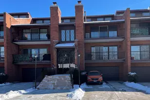 2 Cinnamon Creek Dr, Palos Hills, IL 60465 - Photo 1