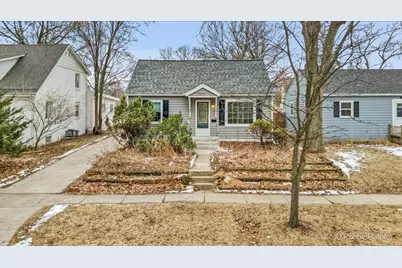 1034 W New York Street, Aurora, IL 60506 - Photo 1