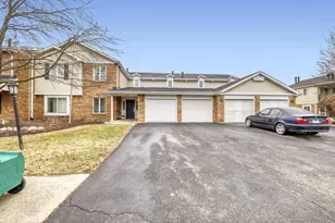 7285 Willow Way Ln, Willowbrook, IL 60527 - Photo 1