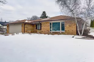 105 Glenridge Ln, Schaumburg, IL 60193 - Photo 1