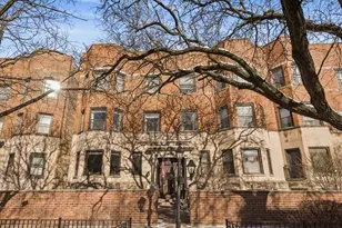 1024 W Byron St, Chicago, IL 60613 - Photo 1