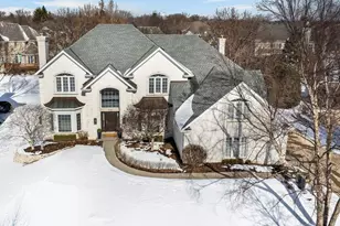 5 Andrew Ct, Burr Ridge, IL 60527 - Photo 1