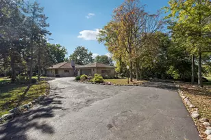 1090 Roselle Rd, Inverness, IL 60067 - Photo 1