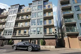 20 N Carpenter St, Chicago, IL 60607 - Photo 1