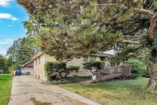 738 N Parker St, Elmhurst, IL 60126 - Photo 1