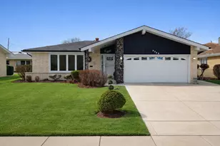 9536 S Kenneth Ave, Oak Lawn, IL 60453 - Photo 1