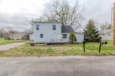 305 Chestnut Street, Hudson, IL 61748 - Photo 1