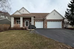 4 Kenilworth Ct, Cary, IL 60013 - Photo 1