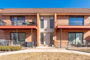 637 Carroll Pkwy, Glenwood, IL 60425 - Photo 1