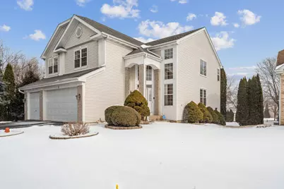 7 Crescent Court, Streamwood, IL 60107 - Photo 1