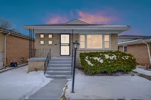 12930 S Carpenter St, Calumet Park, IL 60827 - Photo 1