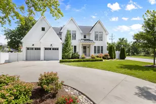 469 S Sunnyside Ave, Elmhurst, IL 60126 - Photo 1