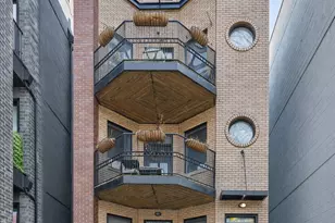 1031 N Marshfield Ave, Chicago, IL 60622 - Photo 1