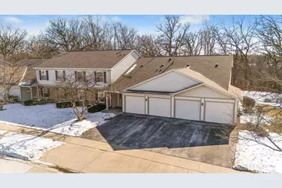 385 Woodview Circle #B, Elgin, IL 60120 - Photo 1