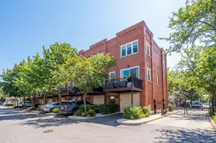 2849 N Wolcott Ave, Chicago, IL 60657 - Photo 1