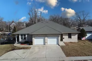 411 S Crescent St, Gilman, IL 60938 - Photo 1