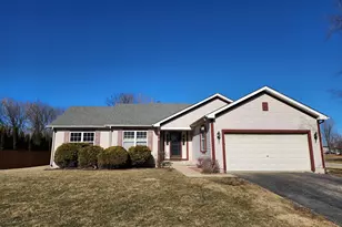 419 Driftwood Dr, Dekalb, IL 60115 - Photo 1
