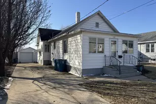 618 10th St, Peru, IL 61354 - Photo 1
