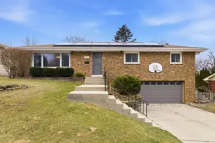 136 McKinstry Dr, Elgin, IL 60123 - Photo 1