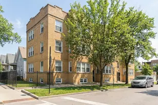 3335 W Byron St, Chicago, IL 60618 - Photo 1