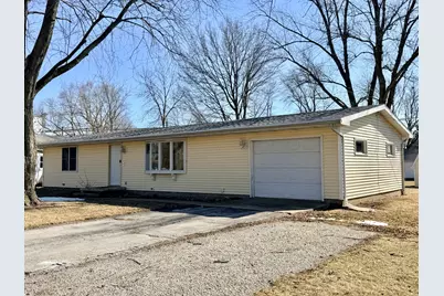 302 W Oak Street, Heyworth, IL 61745 - Photo 1