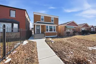 9527 S Woodlawn Ave, Chicago, IL 60628 - Photo 1