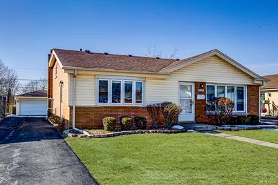 10228 S Kenneth Avenue, Oak Lawn, IL 60453 - Photo 1