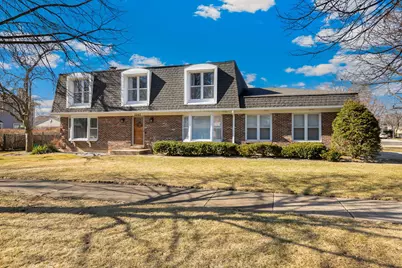 2202 N Williamsburg Street, Arlington Heights, IL 60004 - Photo 1