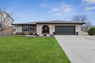 7800 Dorchester Ln, Darien, IL 60561 - Photo 1