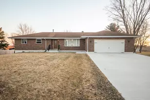 593 Penrose Rd, Dixon, IL 61021 - Photo 1