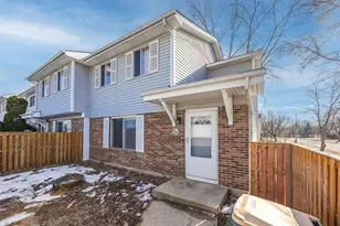 1 Scarlet Hawthorne Ct, Woodridge, IL 60517 - Photo 1