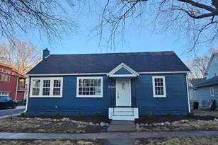 220 S Walnut St, Sycamore, IL 60178 - Photo 1