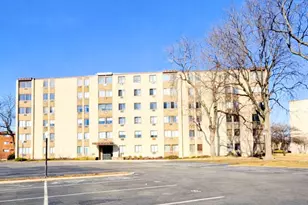 9725 S Karlov Ave, Oak Lawn, IL 60453 - Photo 1