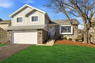 1595 Lois Ann Ln, Naperville, IL 60563 - Photo 1