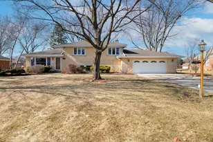 570 Woodview Ave, Elk Grove Village, IL 60007 - Photo 1