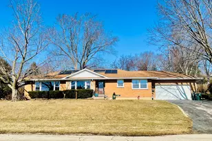465 Poplar Ave, Antioch, IL 60002 - Photo 1