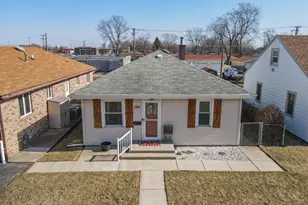284 N Clinton Ave, Bradley, IL 60915 - Photo 1