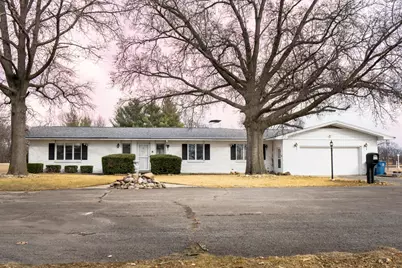 100 S Westview Drive, Pontiac, IL 61764 - Photo 1