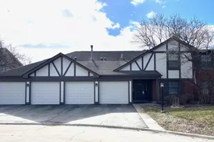 1223 Sandhurst Ct, Schaumburg, IL 60193 - Photo 1