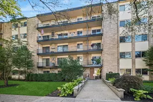 828 Oakton St, Evanston, IL 60202 - Photo 1