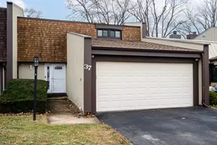 37 Briarwood Ln, Indian Head Park, IL 60525 - Photo 1