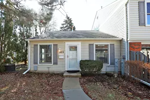 511 Eagle Ct, Schaumburg, IL 60194 - Photo 1